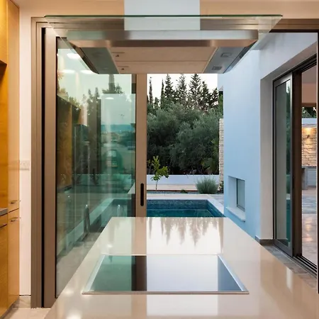 Villa Downtown 1 *