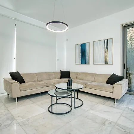 Villa Downtown 1 *