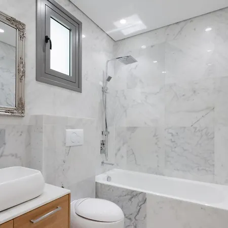 Villa Downtown 1 *